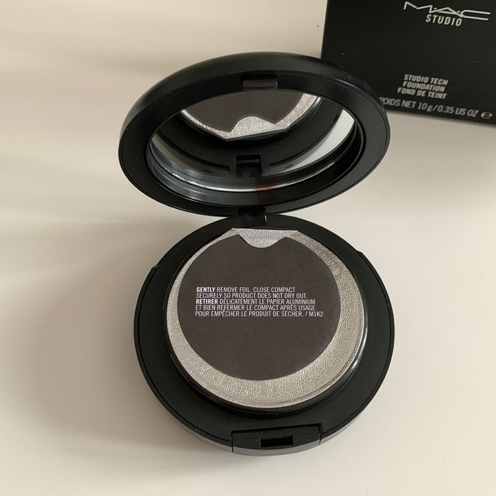 MAC foundation studio tech NEW